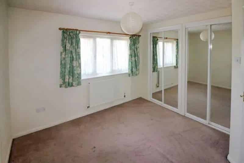 2 bed house for sale