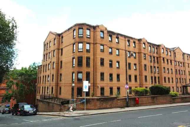 Flat to rent in West Graham Street, Glasgow G4