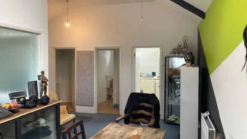 Light Industrial Office Unit For Sale Near M25