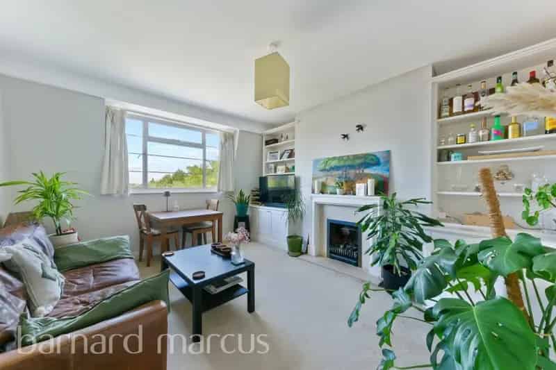 Flat For Sale , London, England