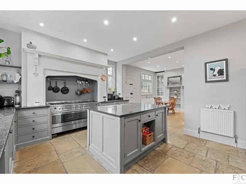 7 Bedroom Detached Grade II Listed House Kirby Muxloe