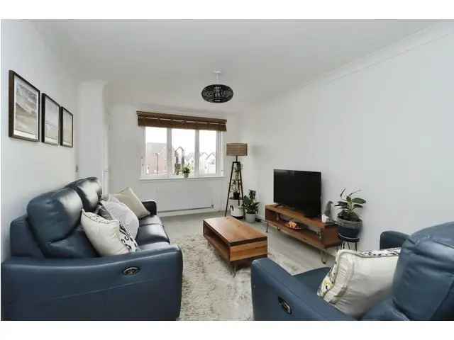 3 Bedroom Detached House for Sale in Dunfermline Duloch Park