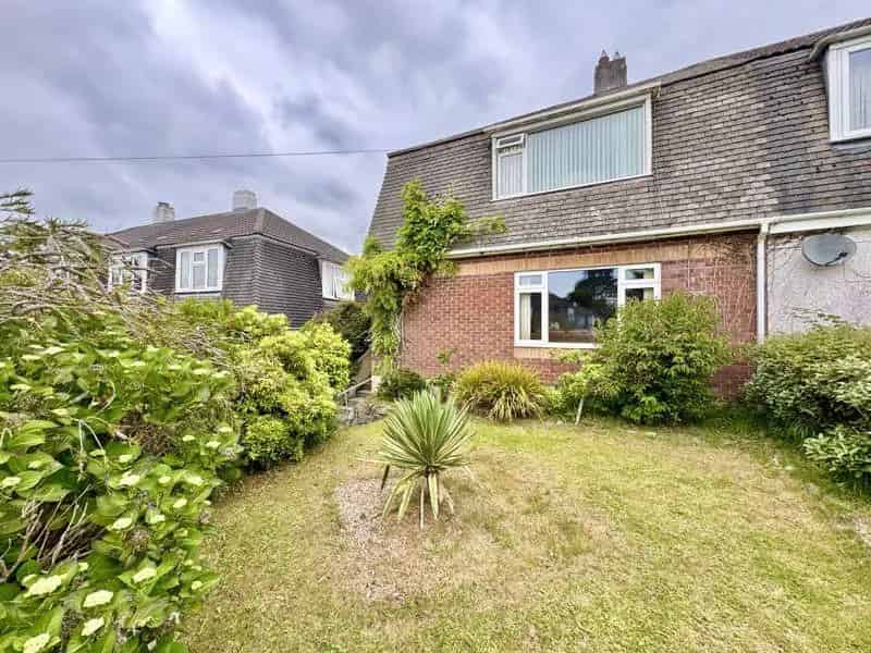 3 Bedroom End Terrace House for Sale Near Archbishop Benson School