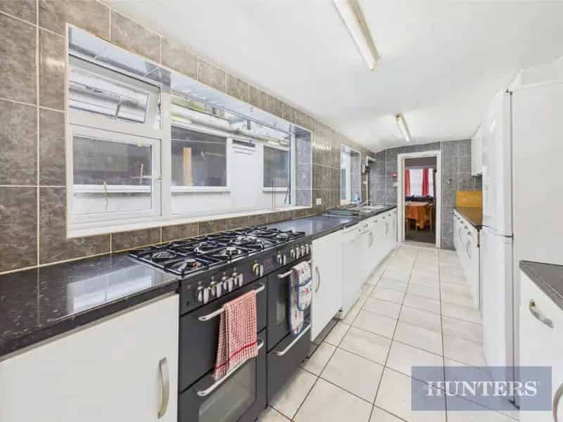 9 Bedroom House Near North Bay Beach and North Yorkshire Moors