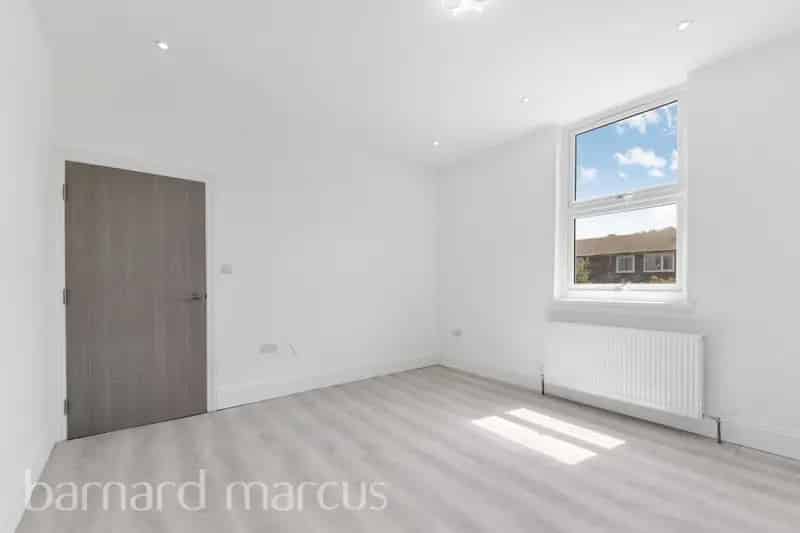 3 Bed 2 Bath Flat  Zero Deposit Available
