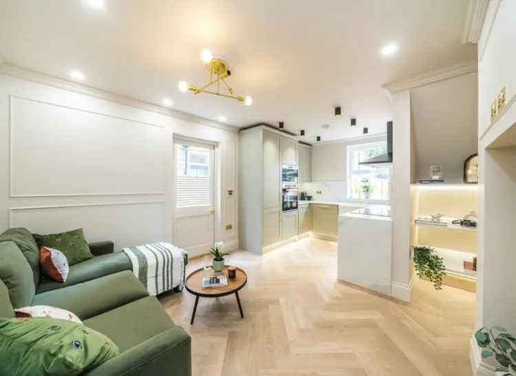Two Double Bedroom Maisonette Near Tooting Broadway Station