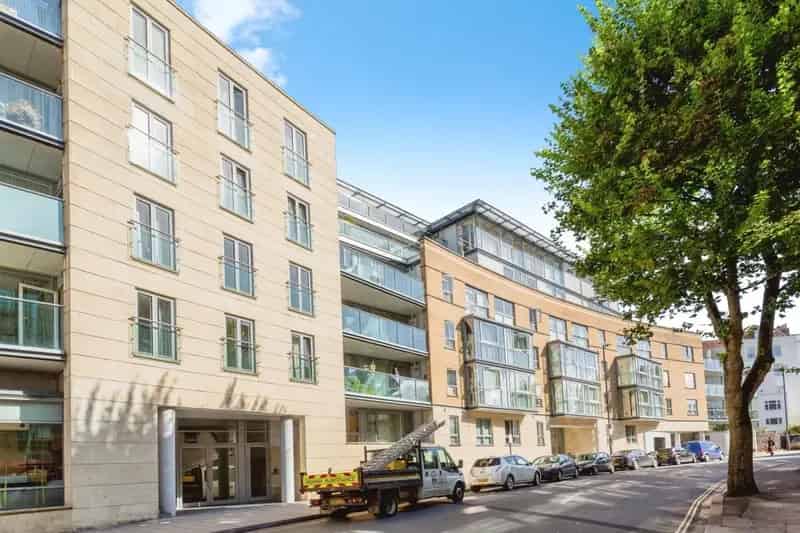 Clifton Village Apartment  Lift Parking Balcony Modern