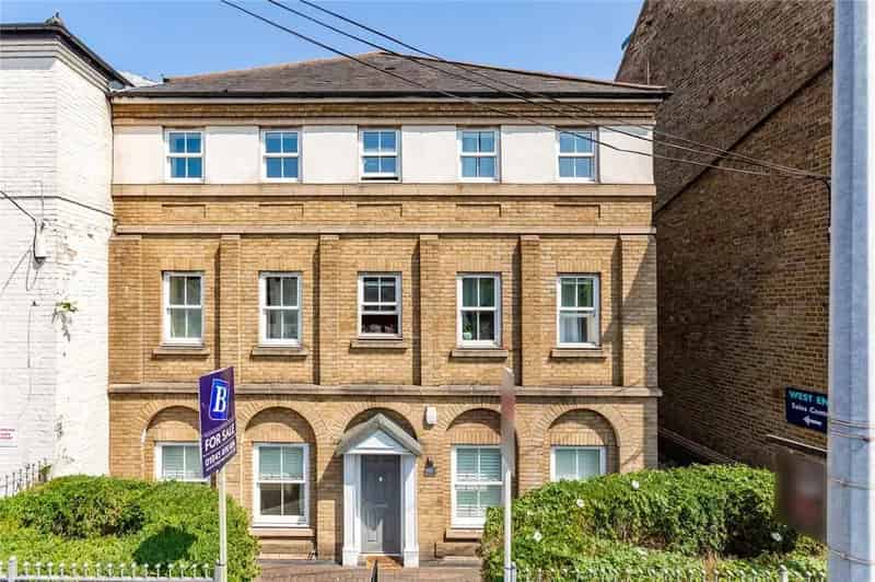 3 Bedroom Semi-Detached House Near Chelmsford Station