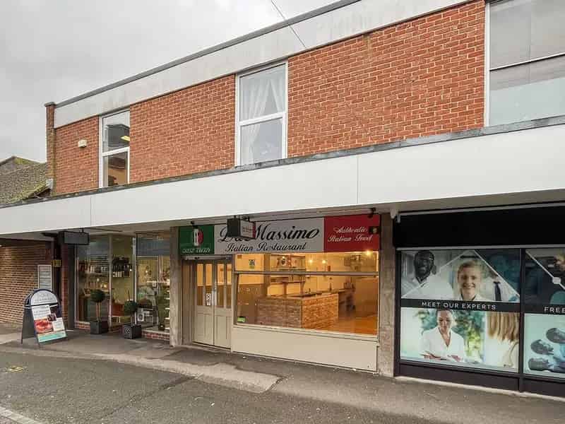 Retail Unit in Farnham near Sainsbury's