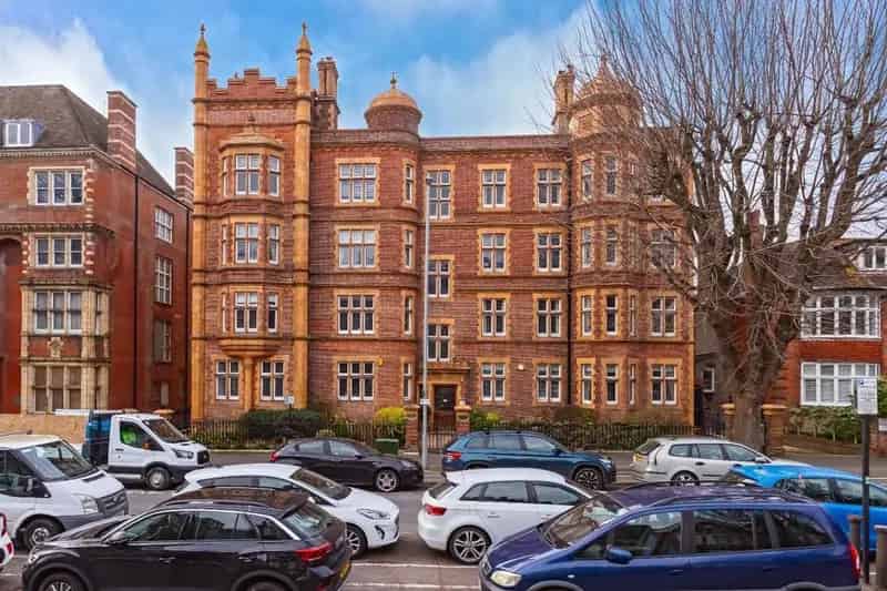 5 Bedroom Apartment for Sale