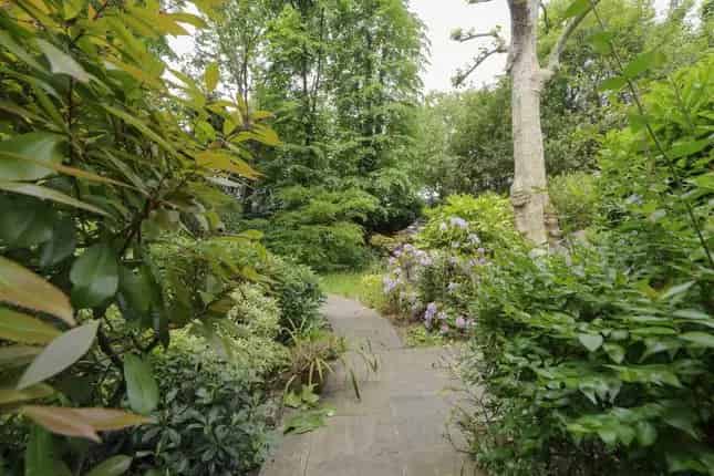 2-Bed Flat in Holland Park W11 Grade II Listed Building
