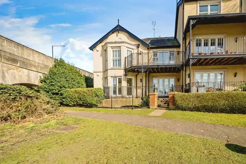 Zero Deposit Guarantee Available Property