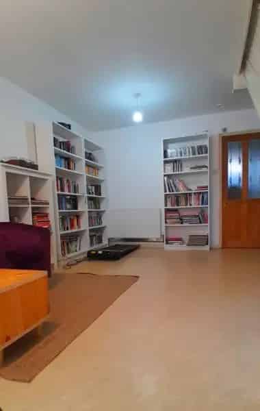 2 Bed Semi-Detached House with Large Garden and Parking