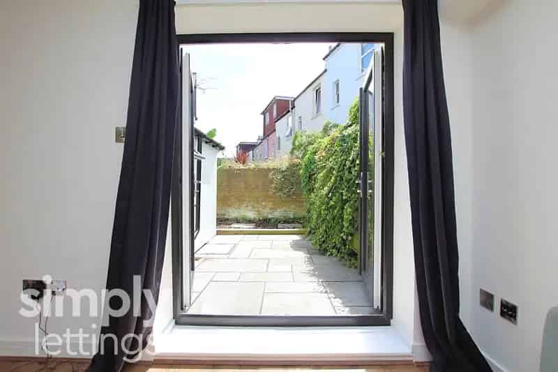 1 Bedroom Flat House to Rent