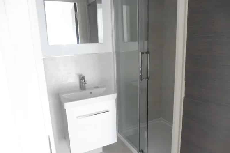Fantastic First Floor Studio Apartment with Parking Zero Deposit Guarantee