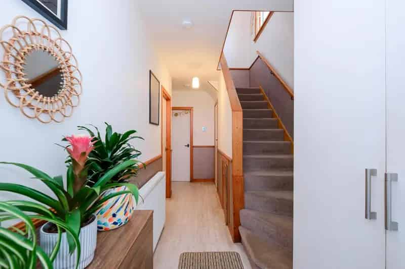 2 Public 3 Bedroom Semi Detached House with Garden and Garage