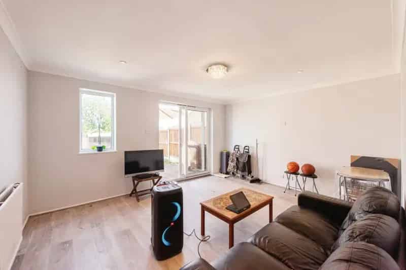 Semi Detached House Bury St Edmunds Two Double Bedrooms Garage Parking