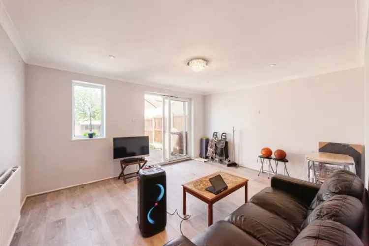 Semi Detached House Bury St Edmunds Two Double Bedrooms Garage Parking