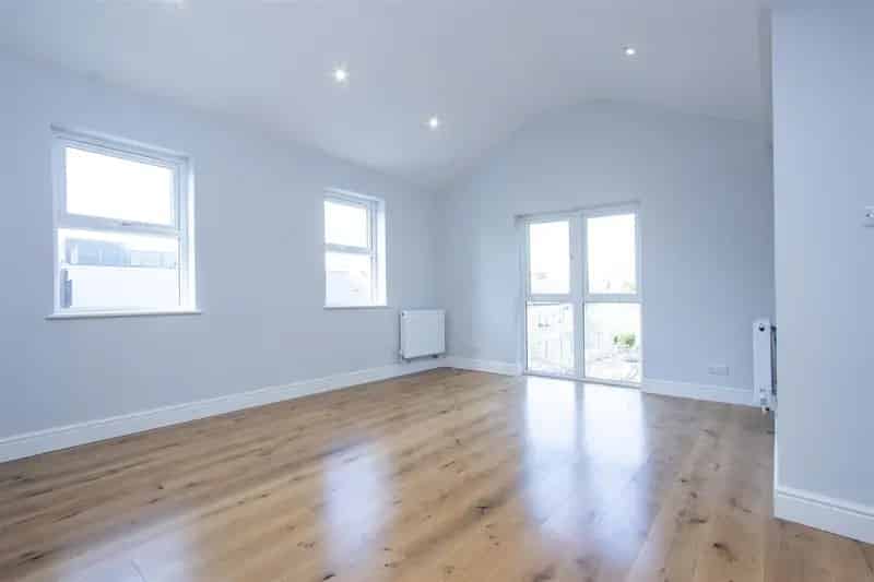 1 Bedroom Flat Tooting Top Floor  Roof Terrace