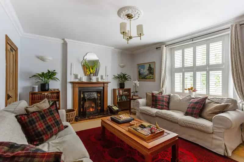 4 Bedroom End Terrace House for Sale