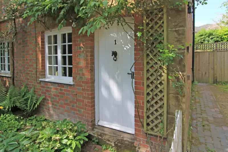 2 bed house for sale