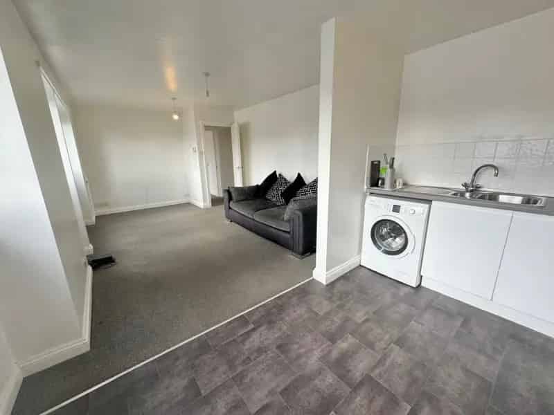 2 Bedroom Flat Boscombe Zero Deposit Available