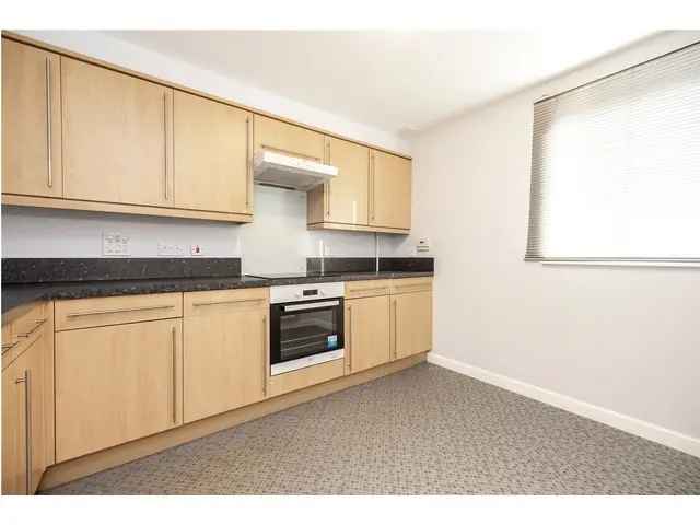 2 Bedroom Flat for Sale in Woodend