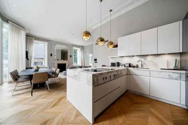 Flat for sale in Gloucester Road, London SW7