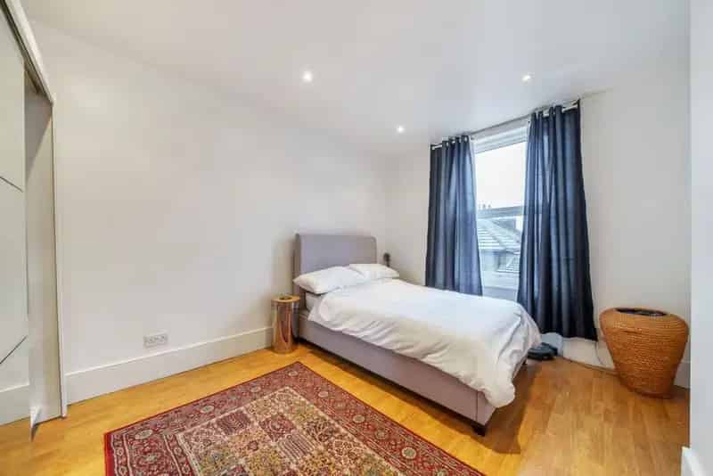 Flat For Sale , London, England