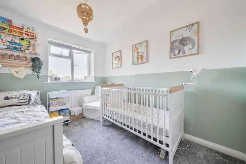 2 Bed Flat for Sale - 2 Double Bedrooms, Garage & Garden