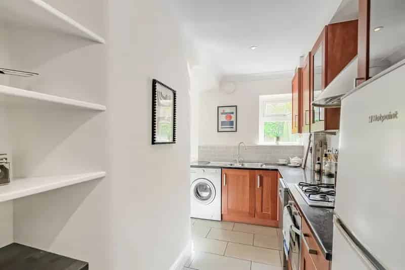 2 Double Bedroom Flat with Patio and Communal Garden