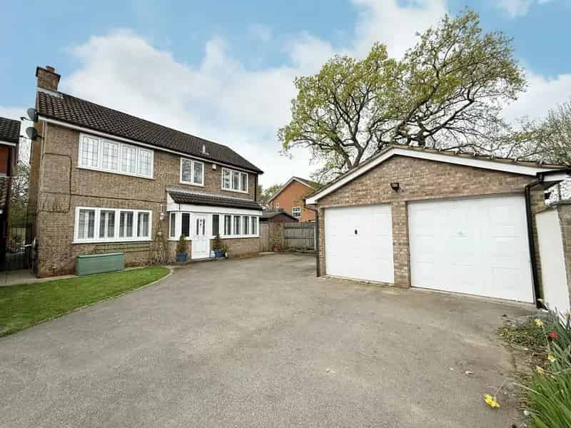 4 Bedroom Detached House for Sale