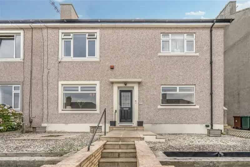 3 Bed Flat - Lower with 1 Reception Room