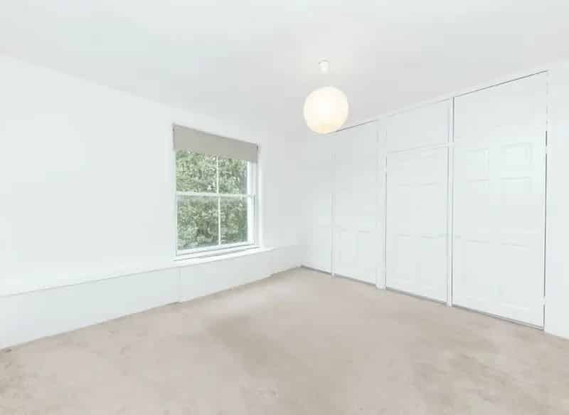 Spacious 2-Bedroom Victorian Apartment near Holland Park