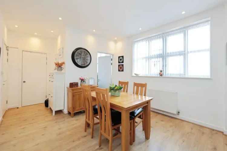 First Floor Apartment West Watford Two Double Bedrooms Allocated Parking