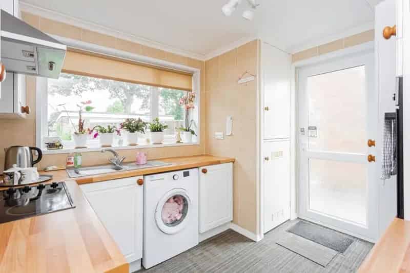 Spacious 2-Bed Semi-Detached Bungalow in Hassocks