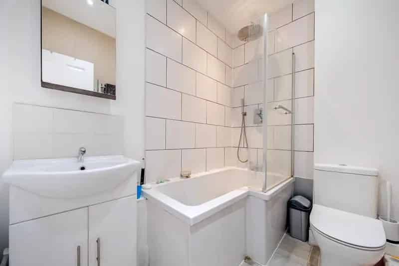 Two Double Bedroom Flat Near Tooting Broadway Station