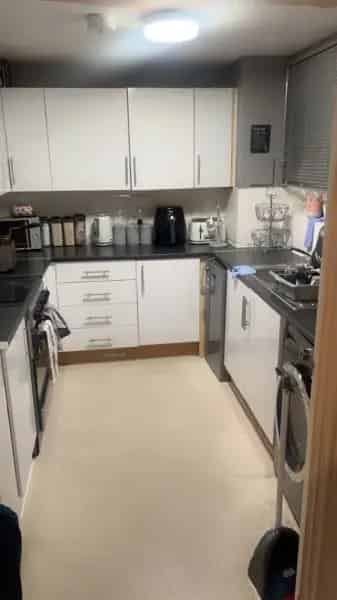 2 Bed Flat Enfield EN1 4UZ - Quiet Building - Right to Buy