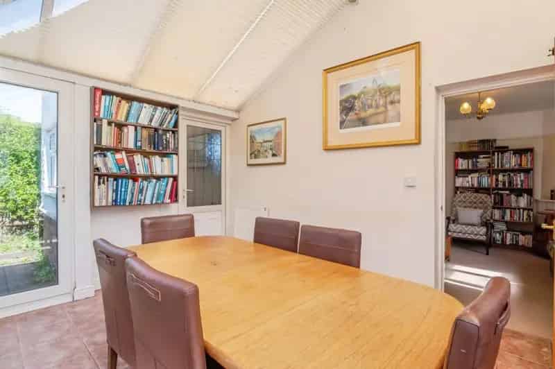 3 Bed Detached House Near Amenities and Schools