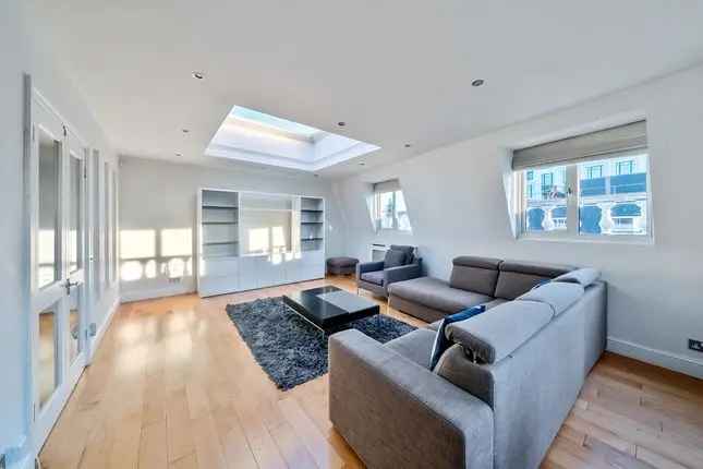 Flat for sale in Westbourne Grove, London W2