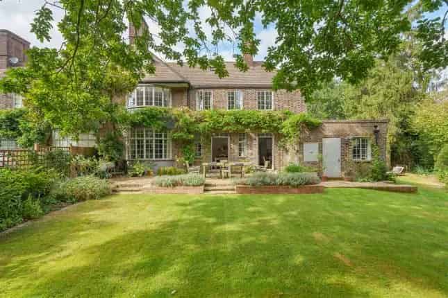 5 Bedroom Grade II Listed House Hampstead Garden Suburb
