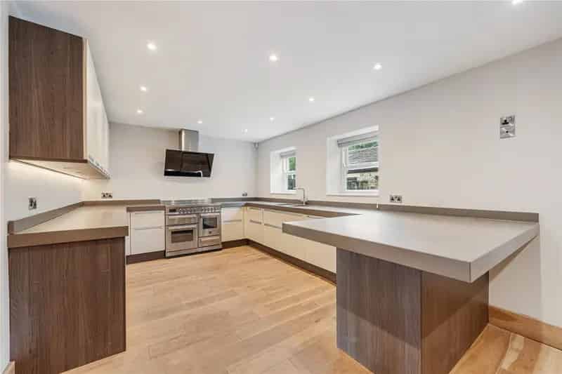 Four Bedroom Townhouse in Adel Mill - 2000 sq ft