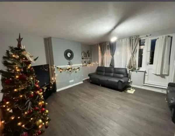 3 Bedroom Maisonette with Balcony Newly Fitted Kitchen