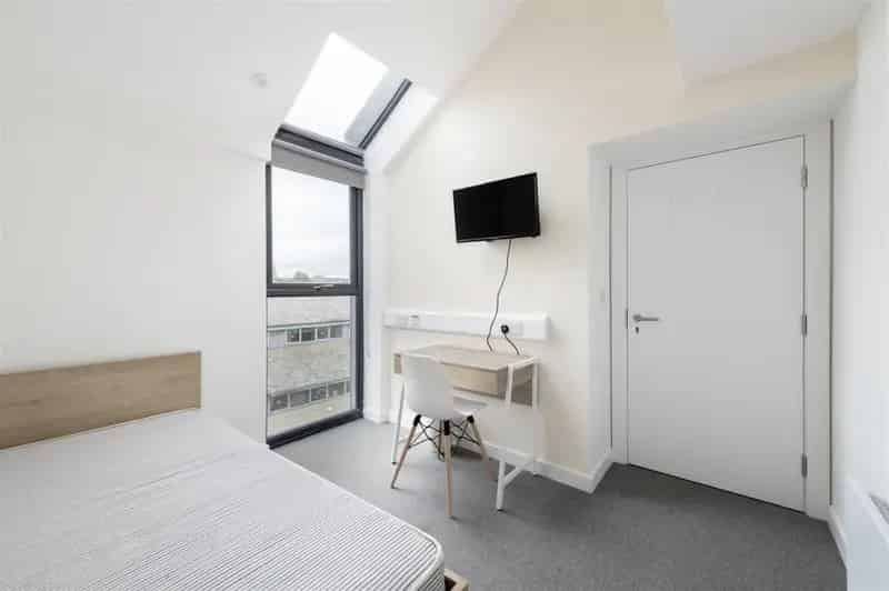2 Bedroom Flat Near Bath Train Station - Ideal for Students