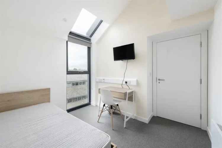 2 Bedroom Flat Near Bath Train Station - Ideal for Students