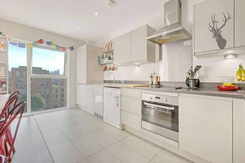 2 Bed 2 Bath Top Floor Apartment Over 900 Sq Ft