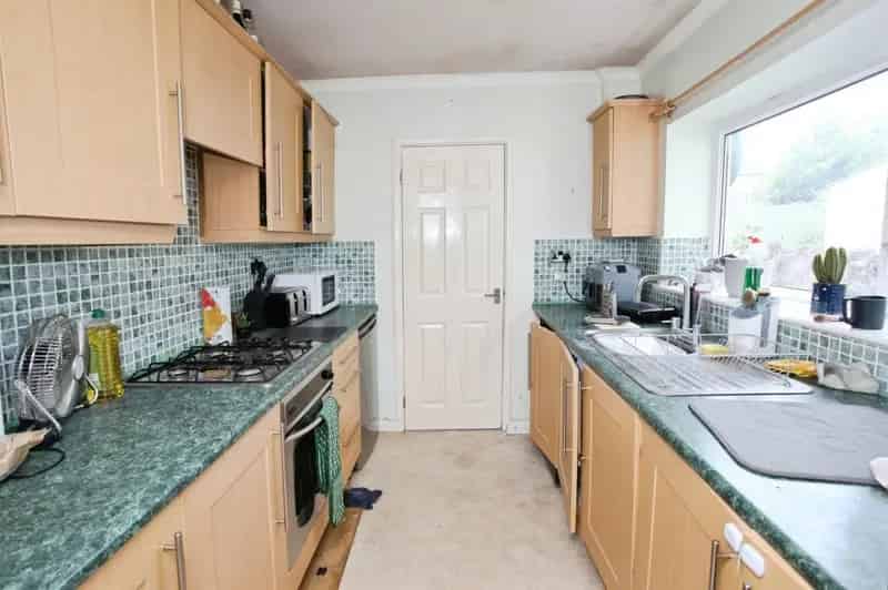 3 Bedroom Mid Terrace House Near Amenities in Caerphilly