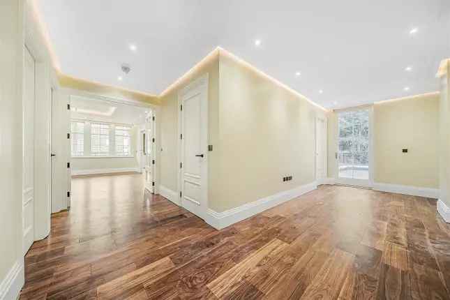 Flat for sale in The Bishops Avenue, Hampstead N2