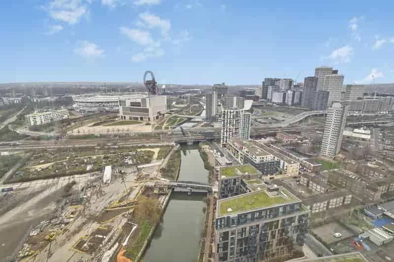 Luxury 2-Bed Penthouse Apartment in Stratford Halo E15