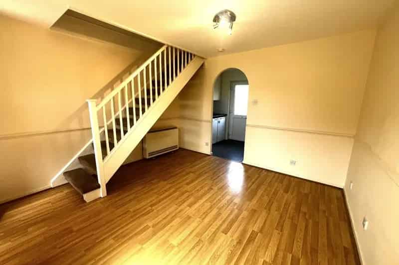One Bedroom House with Driveway Parking and Modern Kitchen